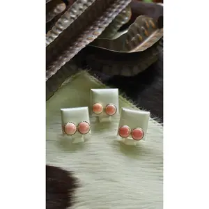 THE QUEEN PINK CONCH ROUND STUDS