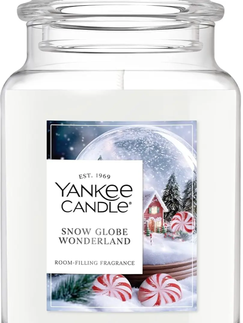 Yankee Candle Snow Globe Wonderland, Christmas Scented Candle, 22oz Large Jar with up to 150 Hour Burn Time, Giftable, Holidays