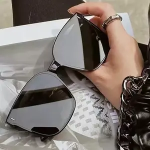 Sunglasses for women with a sophisticated style, trendy glasses for men, suitable for driving, to protect from the sun and UV rays, large-framed sunglasses