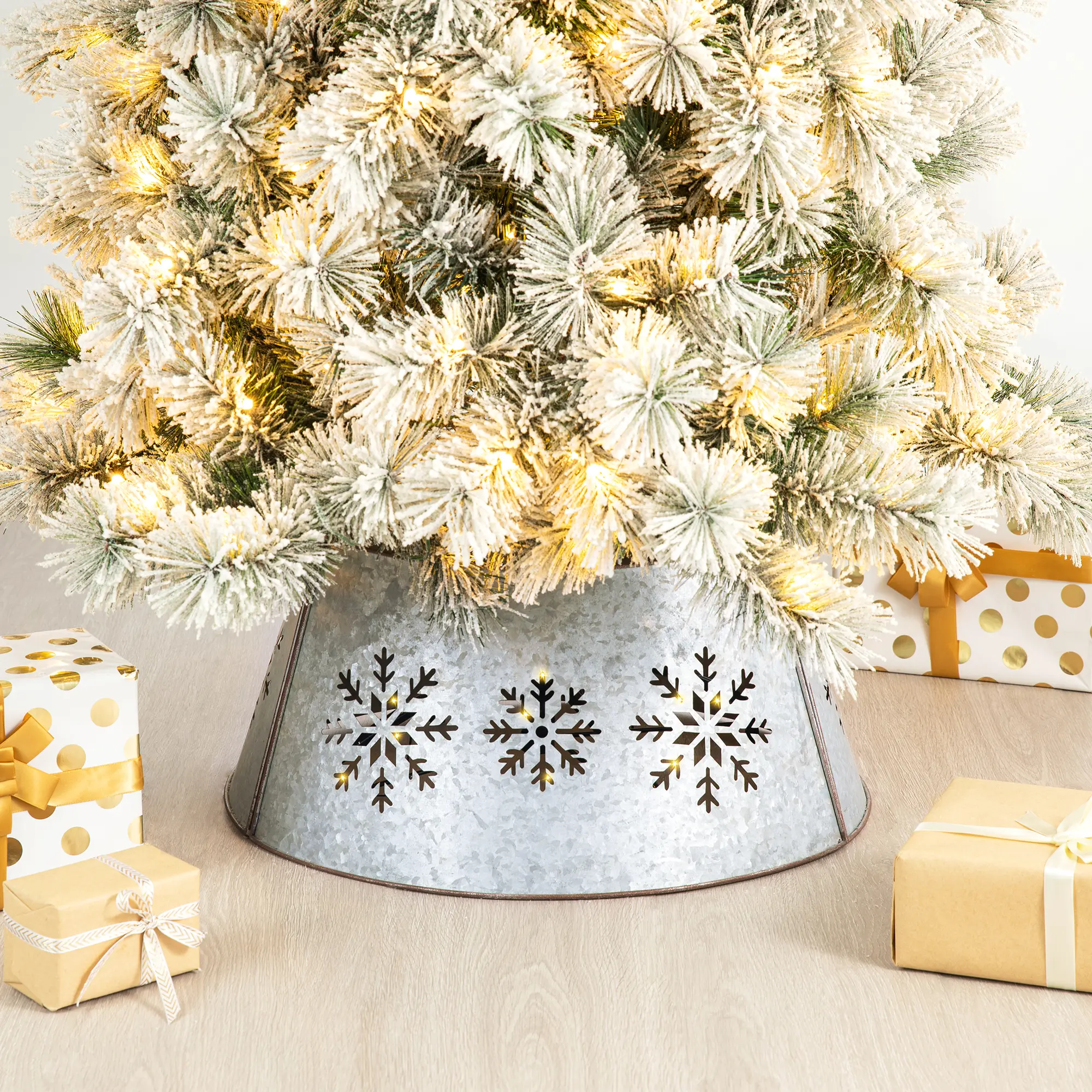Glitzhome Christmas 21.65"D Diecut Snowflake Metal Tree Collar with Light String (KD), Traditional