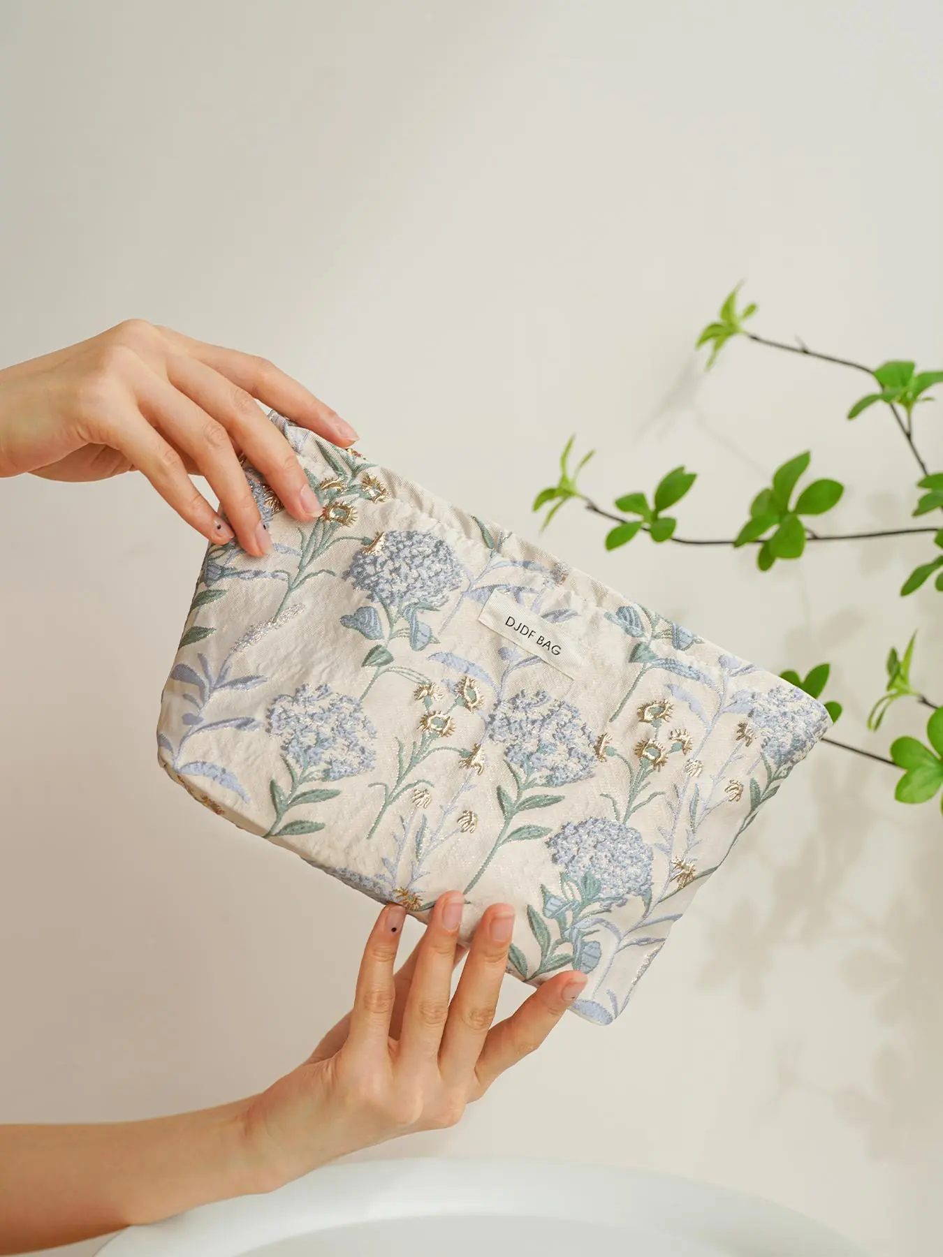 Floral Embroidering Makeup Bag, Makeup Organizer, Large Capacity Cosmetic Storage Bag, Cosmetics Bag, Cosmetic Bags, Portable Travel Toiletry Bag, Handheld Cosmetic Pouch, Travel Accessory, Travel Essentials, for Women & Girls