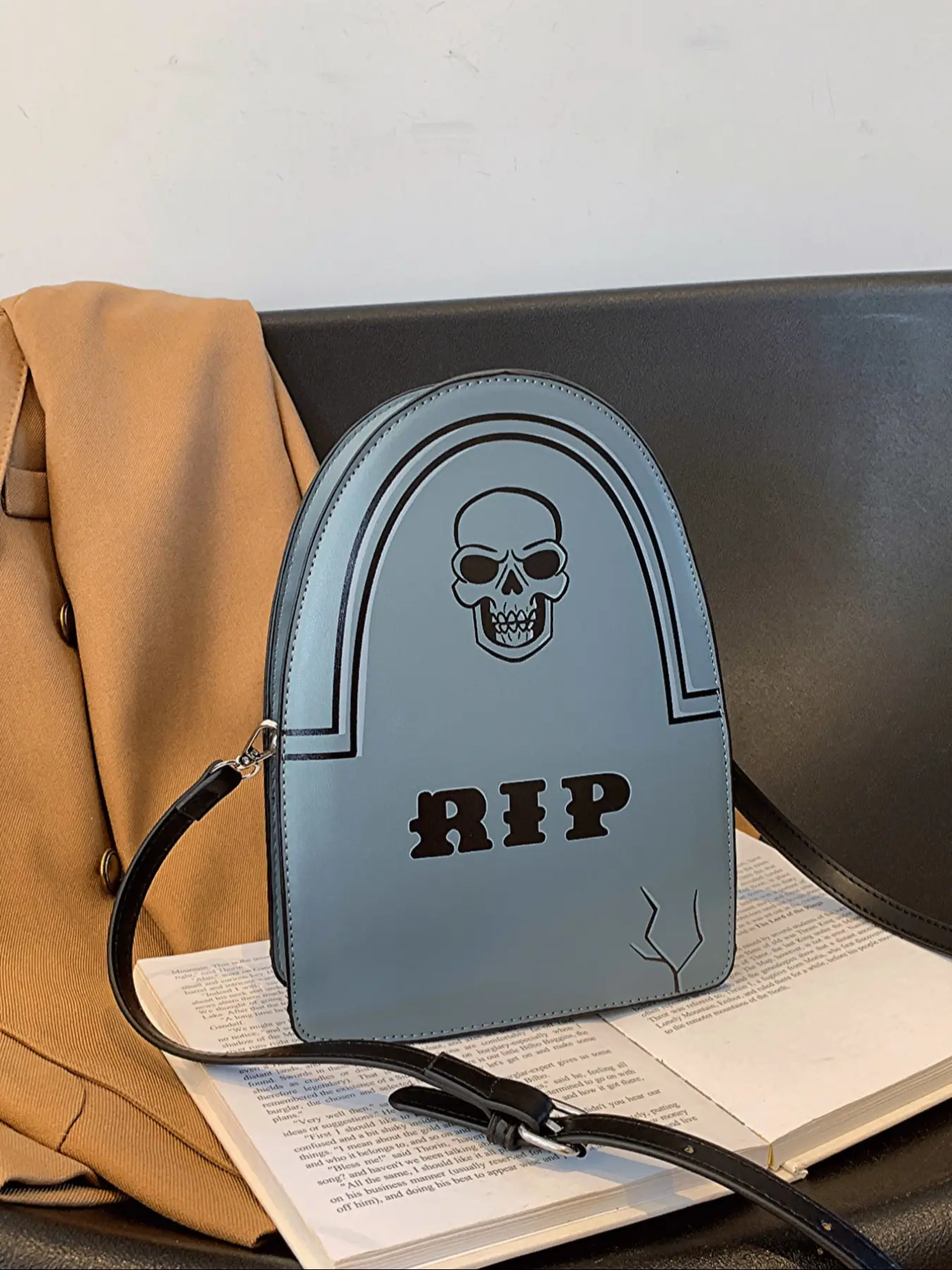 Halloween Skull Face Unisex Shoulder Bag, Fashionable Crossbody Bag for Men & Women, Cute and Versatile Accessory for Daily Use