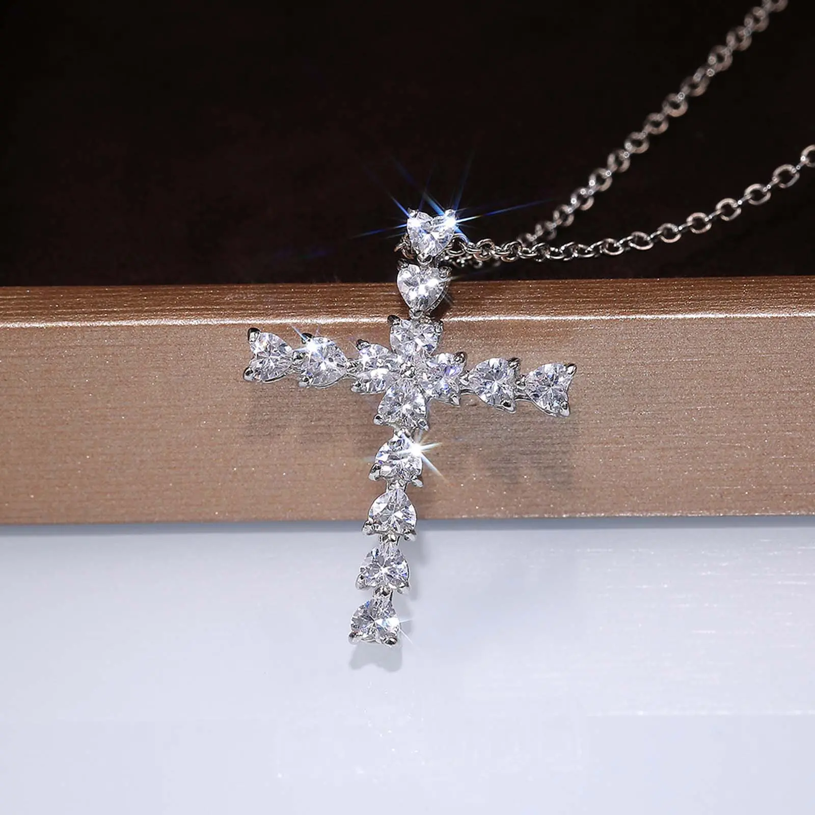 Elegant Cross Necklace for Women, Unisex Jewel Pendant with Sparkling Gemstones, Adjustable Daily Clavicle Chain, Jewel Necklace, Modern Versatile Accessories, Casual, Female, Cross Motif, Sparkle Gems, Crystal, Clavicle Fit