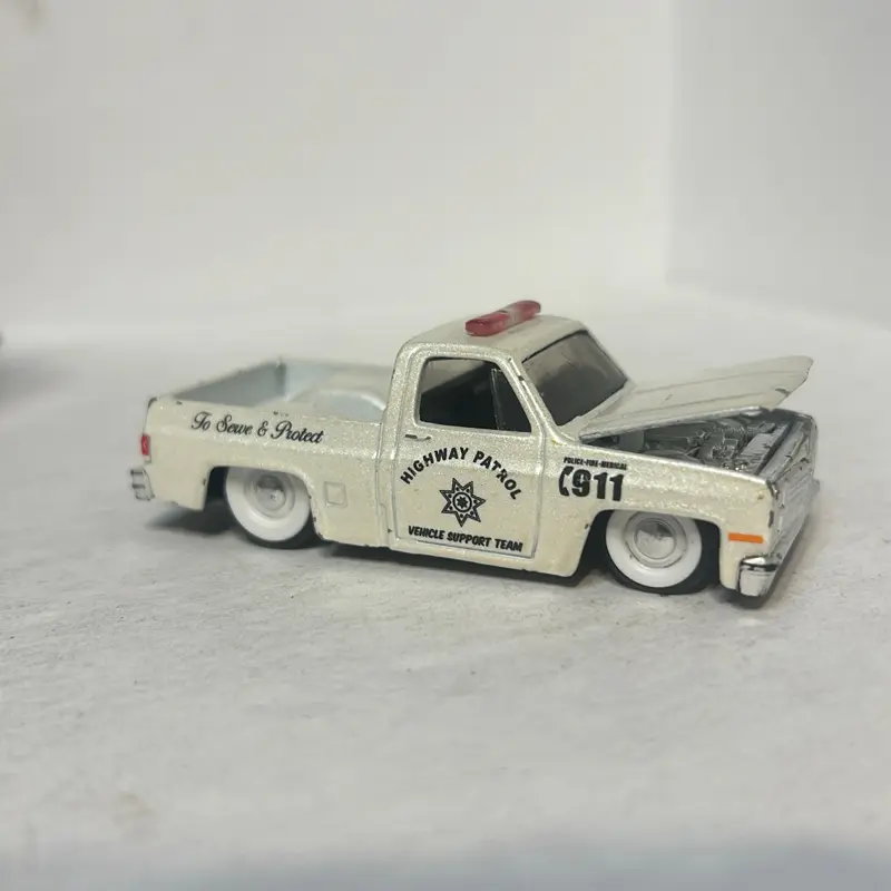 1/64 Maisto Fresh Metal Elite Transport. Highway Patrol.  1987 Chevy Squarebody 1500 & 36 Chevy pickup on trailer