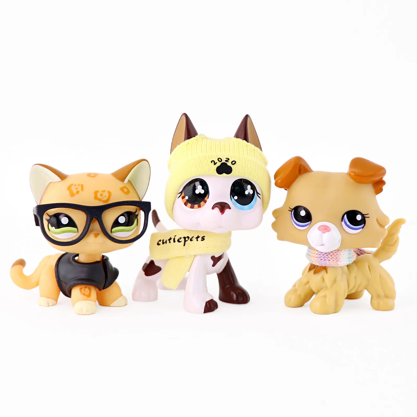 3Pcs Mini Pet Figurines Set, Cute Cartoon Cat & Dog Collectible Figures with Fashion Outfit Accessories, Kawaii Animal Statues for Desktop Decor, Diorama & Hobby Collector Gift