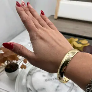 (B16)(B17) 14 K Gold Bangle for Women - Luxurious & Elegant Design - Versatile for Casual & Formal Occasions - Beautiful 14 K Gold Color - Ideal for Elegant Accessories  7.5 cm* (1 bangle)