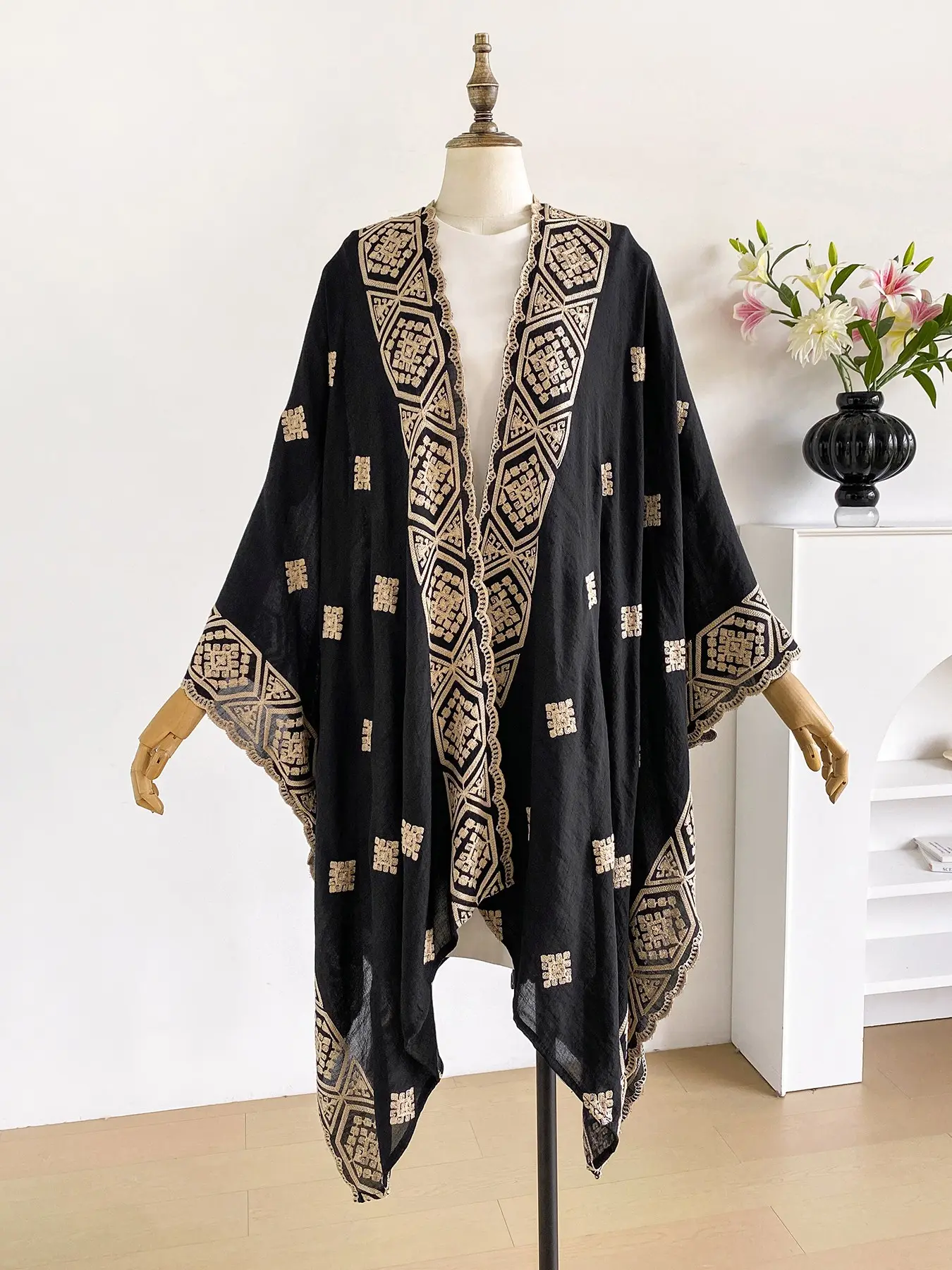 Vintage Geometric Embroidered Split Scarf, Loose Fit, Elegant Style, All Seasons, Perfect for Beach, Commute, Dates, Flattering Fit, Boho Shawl, Shawl for Dress