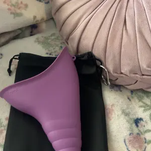 Portable Female Urination Device, 1 Set Reusable Silicone Urine Funnel, Easy To Clean Funnel Cup for Travel and Camping