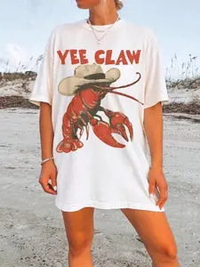 Cowboy Crawfish Vintage Oversized Graphic T-Shirt Beachwear Summer Vacation Western Style Funny Lobster Tee Casual Streetwear Coastal Aesthetic Soft Trendy Outfit Women Holiday Fashion Cute Graphic Tee Comfortable Loose Fit Summer Top Beach Outfit Street