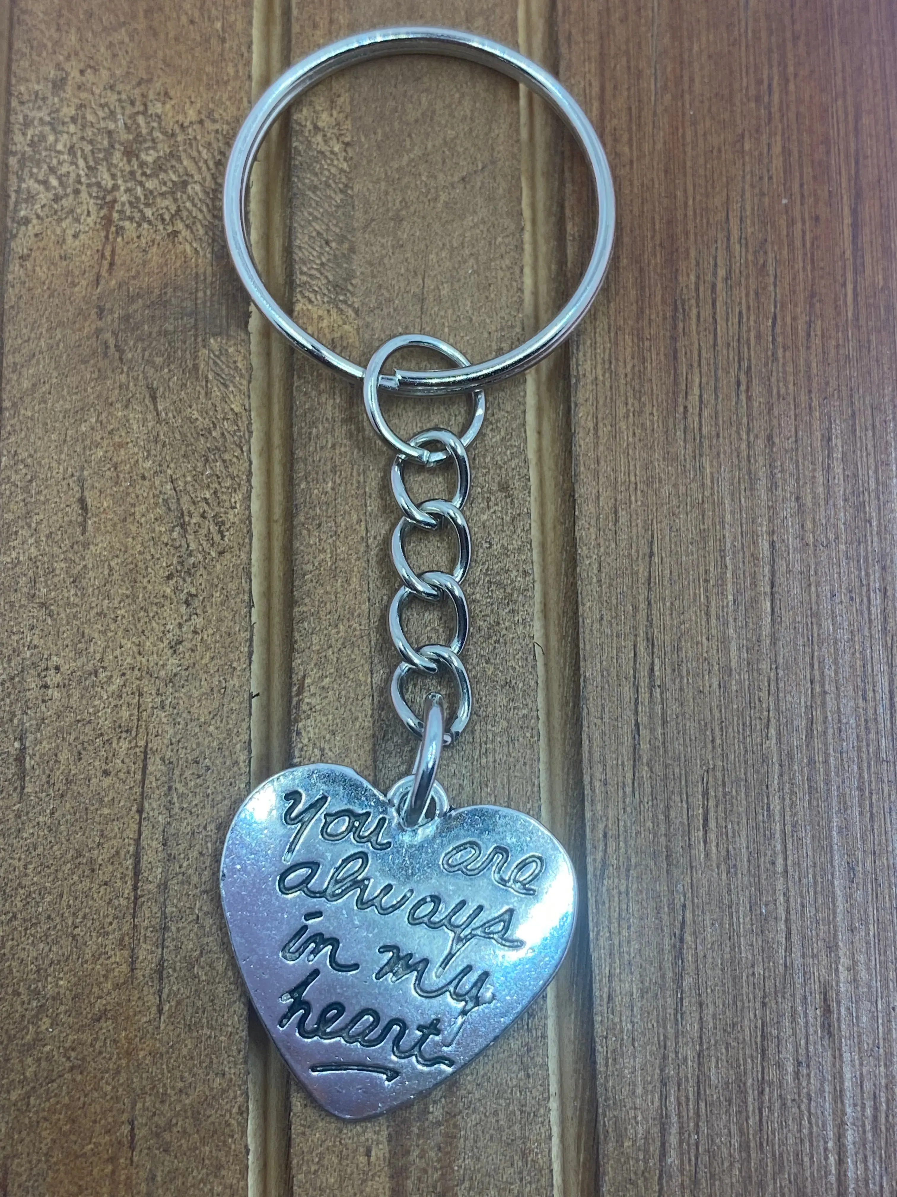 Silver Engraved Heart-Shaped Keychain, Fashion Costume Jewelry Accessory