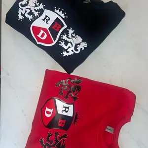 Rebelde crewneck