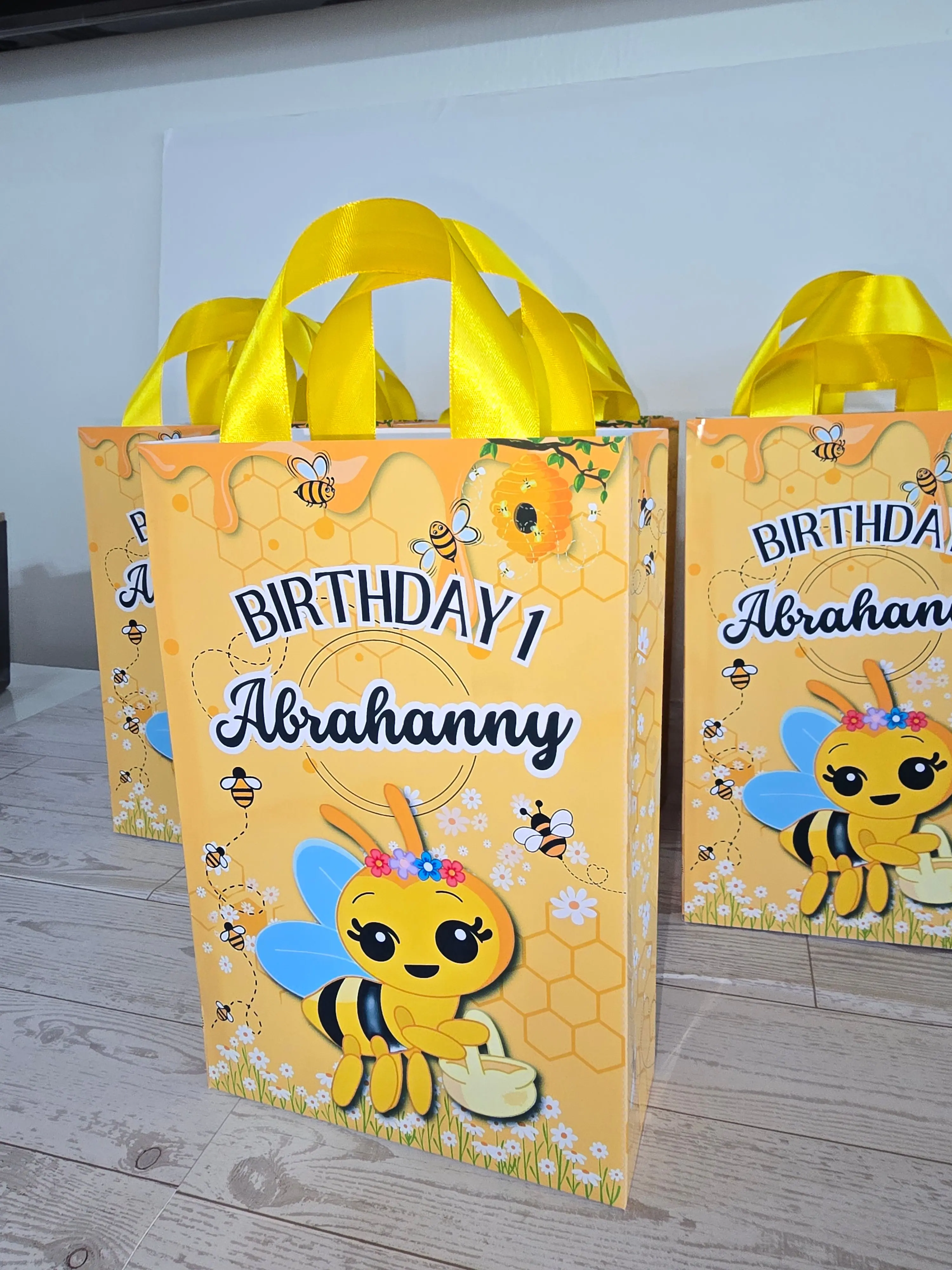 12 Personalized Abejita Chiquitica Party Gift Bags - Custom Name & Age, 8.5in x 5.5in Durable Cardstock, Ribbon Handles for Gamers, Kids' Lan Parties & Video Game Events, 8.5" X 5.5"