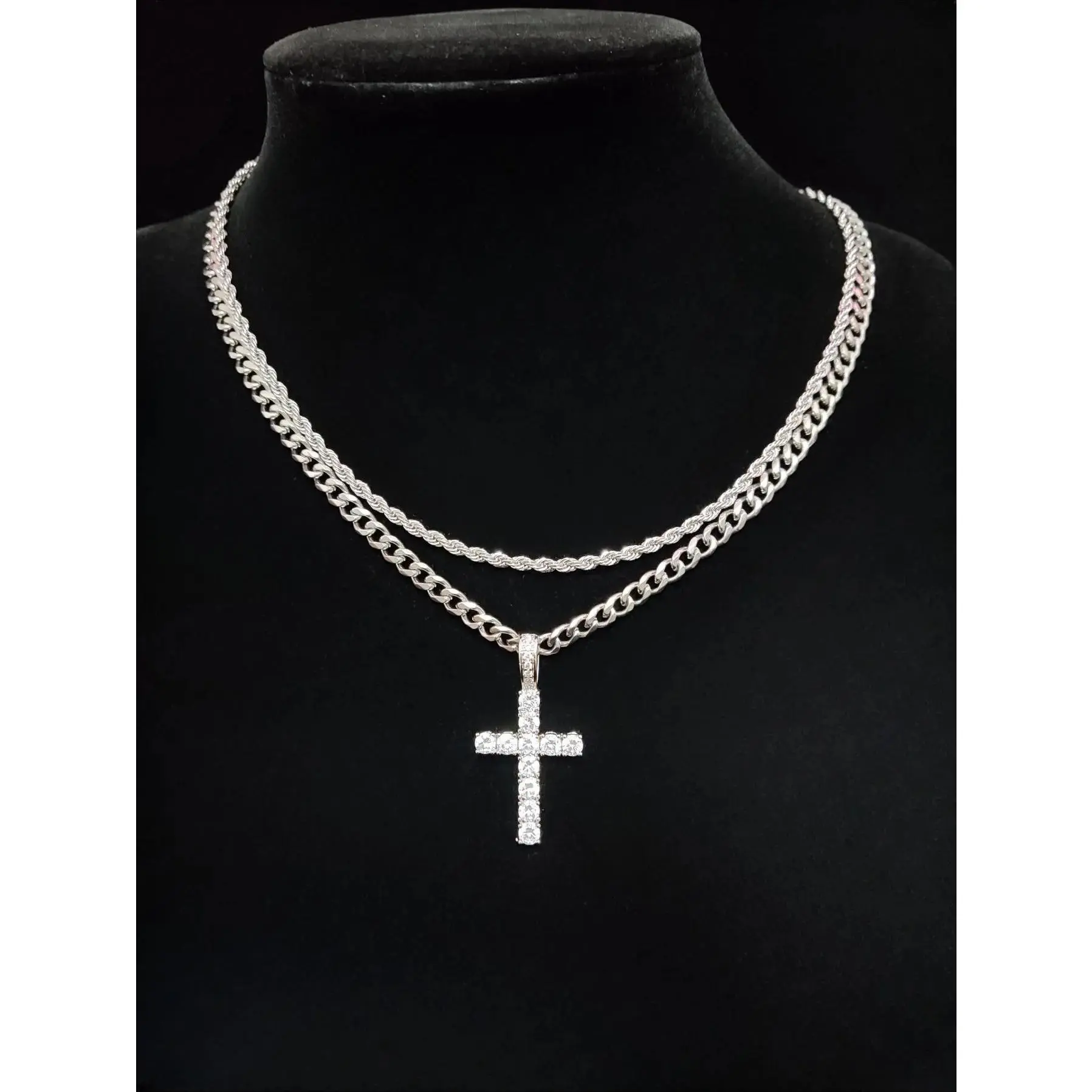 Unisex Hip Hop Cross Necklace, Stainless Steel Jewelry with Rhinestone Pendant on a Twist Chain, Gifts for Women, GF Gift, Cross Chain Design, Bold Cross Design