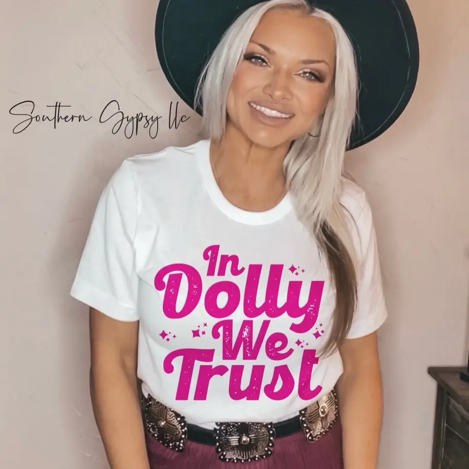 In Dolly We Trust graphic tee In Dolly We Trust graphic tee