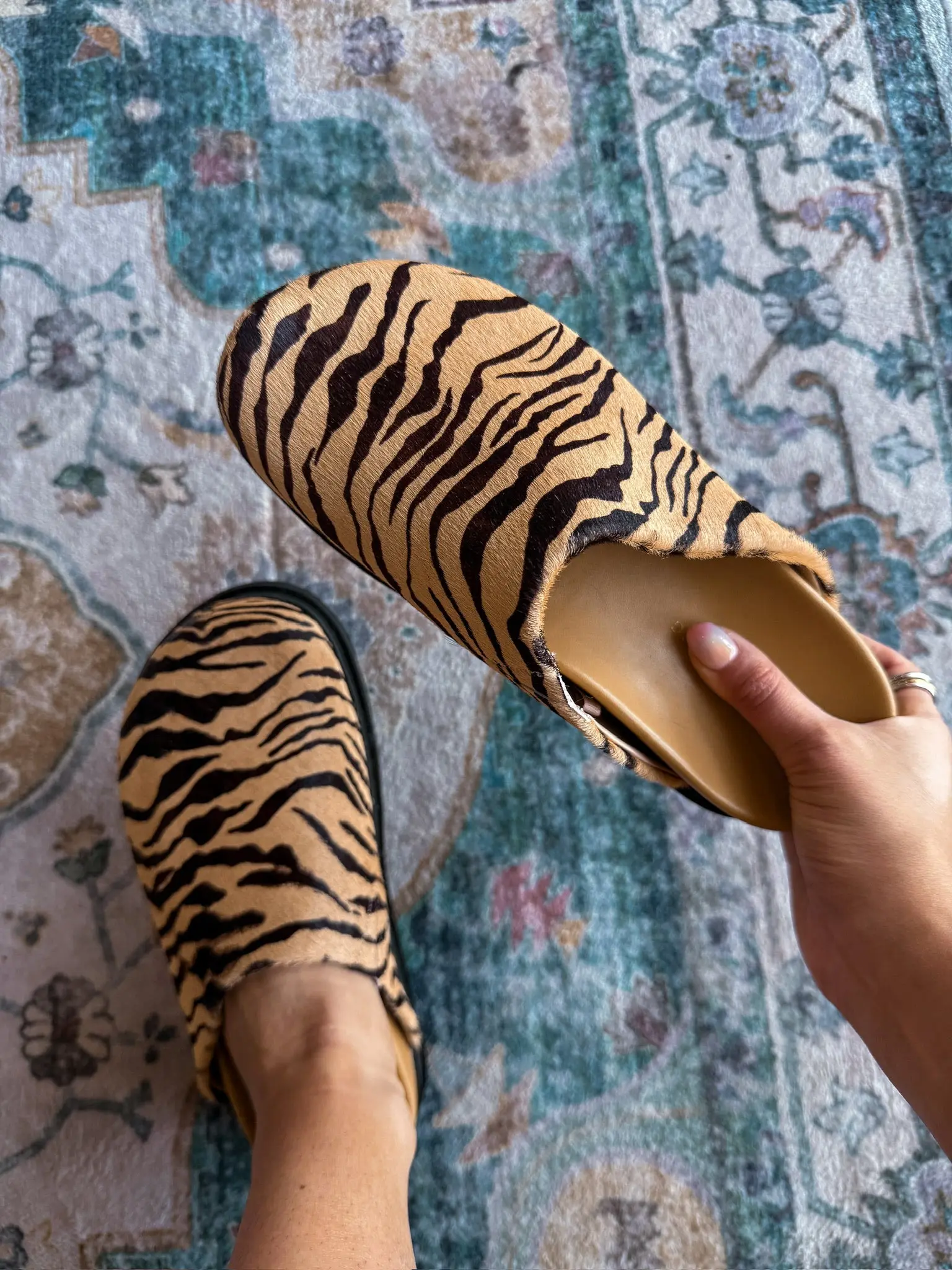 Sarinda Tiger Clogs