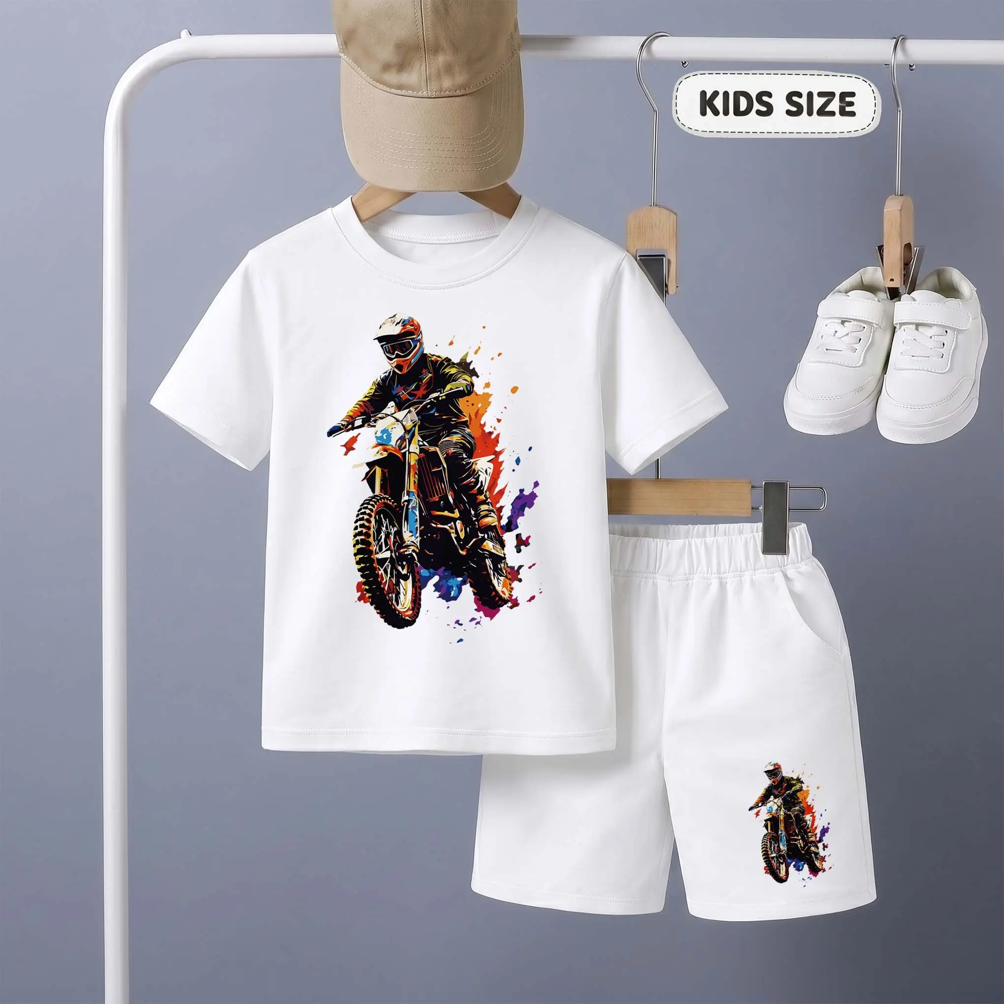 Children's Car Racing Print Short-Sleeve T-Shirt And Shorts Set—Casual Summer Kids' Clothing. This Round-Neck Outfit Combination Is Perfect For Everyday Wear And Outdoor Play.