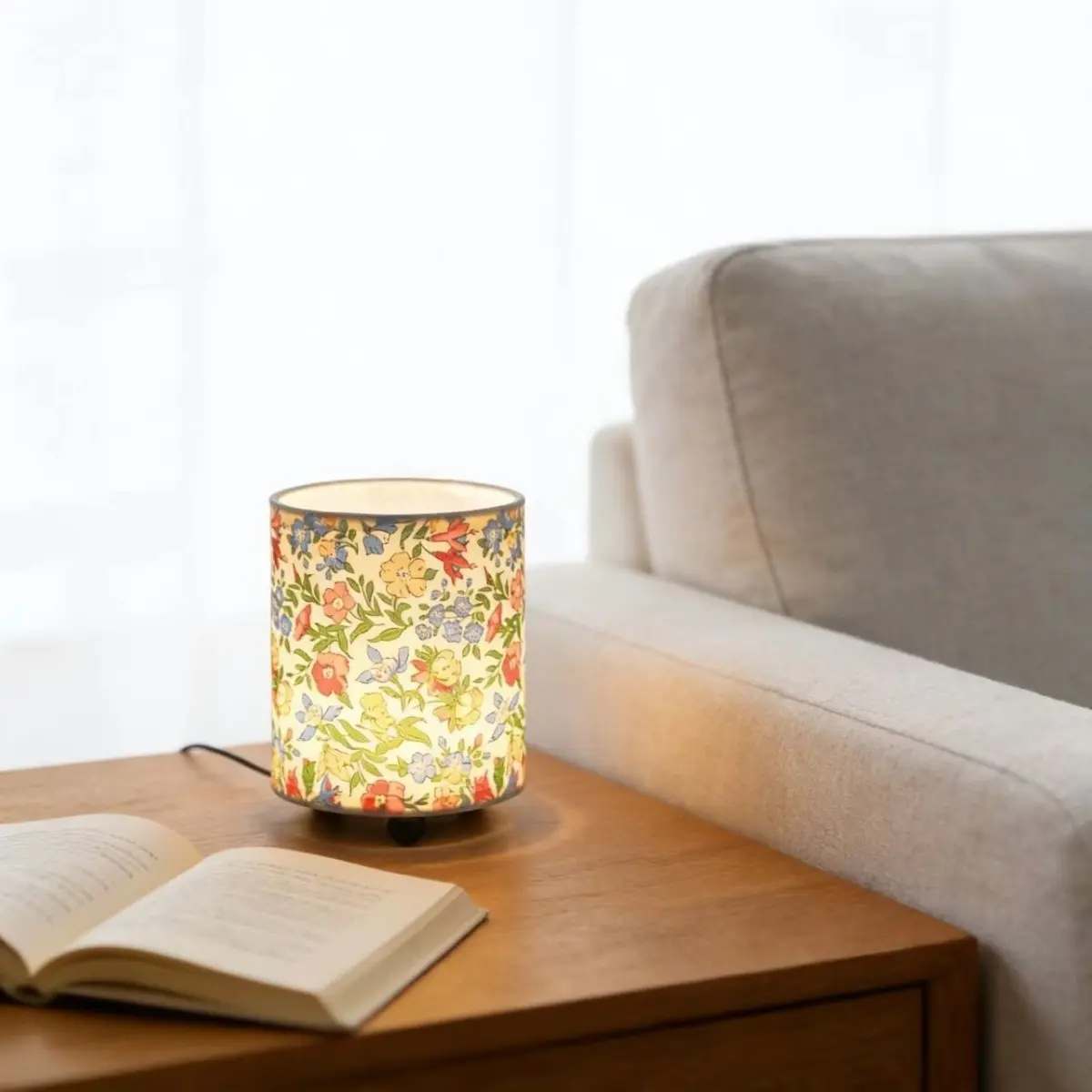 Small Bedside Lamp, Bohemian Style Living Room Table Lamp, USB Powered Decorative Night Light, Linen & Floral Cloth Shade, Fabric Lampshade, Metal Base, Kids' Room Decor, Flower Design Lamp