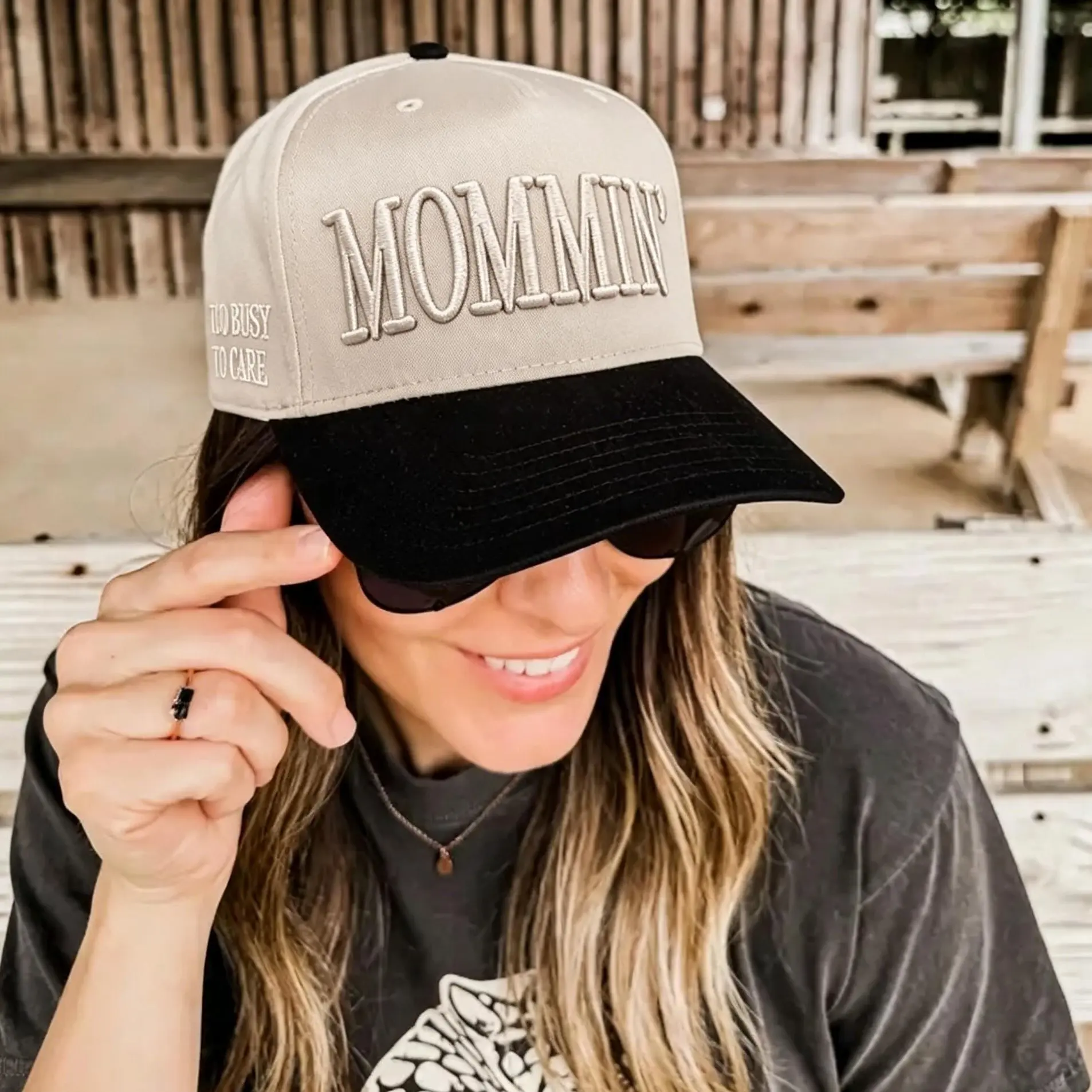 VG-Vintage Two-Tone Trucker Hat Adjustable Baseball Cap with Mommin Embroidery Ponytail Fit Unisex Outdoor Casual Headwear