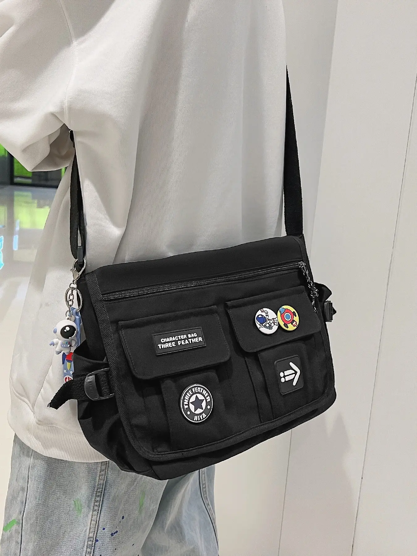 Couple Messenger Bag, Multi-Pocket Shoulder Crossbody Bag, Includes Badge Pendant, Stylish and Practical for Daily Use, Zippered Sling Bag, Casual Crossbody Bags, Shoulder Crossbody Purses