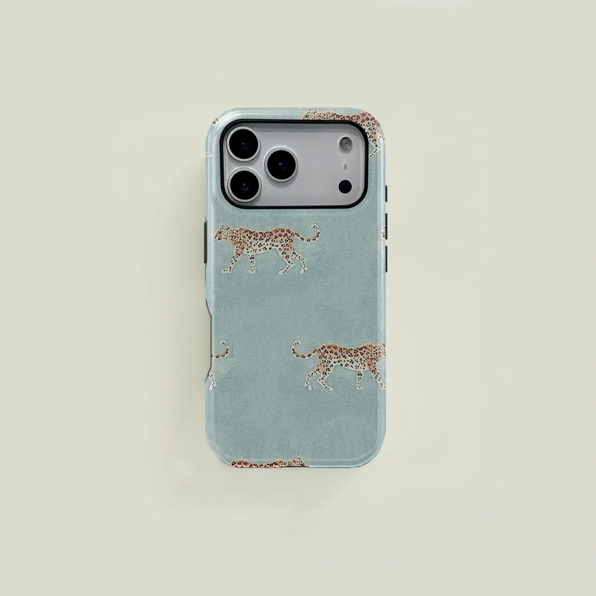 One cheetah-patterned animal design, minimalist double-layer protective case, sturdy and durable 2-in-1 case, compatible with iPhone 17/16/15/14/13/12/11 Pro Max/Plus/Pro, Samsung Galaxy S25/S24/S23 Ultra series, couple's phone case.