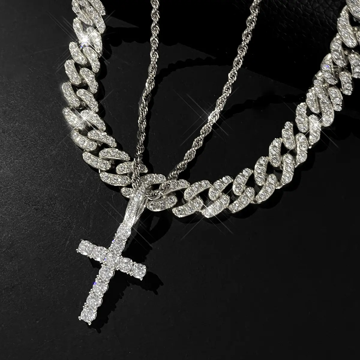 Iced Out Moissanite Criss-Cross Pendant Necklace with Cuban Link - Gold-Toned, Diamond, Glitter Diamond Religious Hip Hop Costume Jewelry for Autumn Rappers, Criss-Cross Shaped Necklaces, Diamond Cross Necklaces chain men