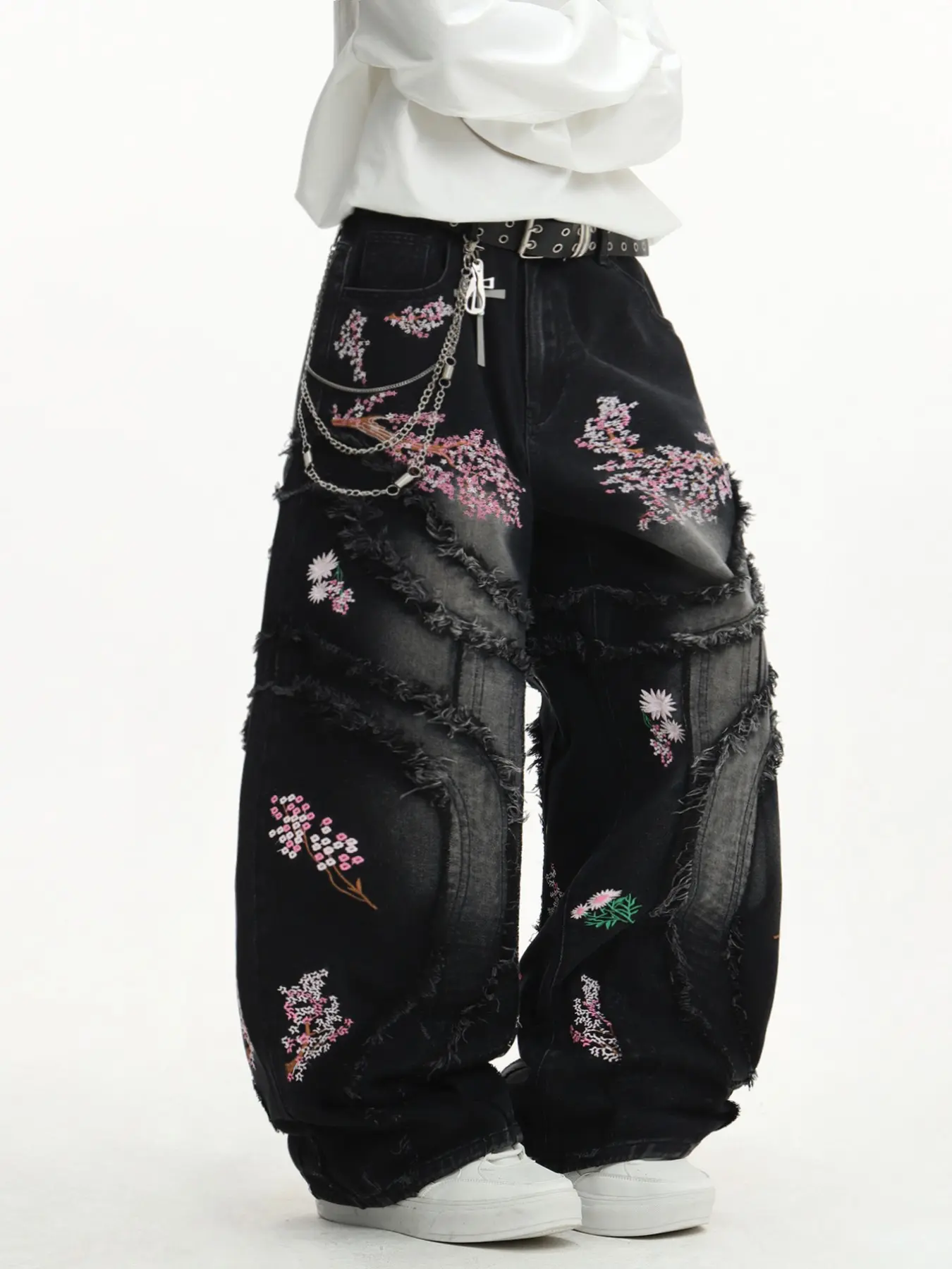 Men's Vintage Street Style Loose-Fit Embroidered Floral Patchwork Jeans, No Belt Included