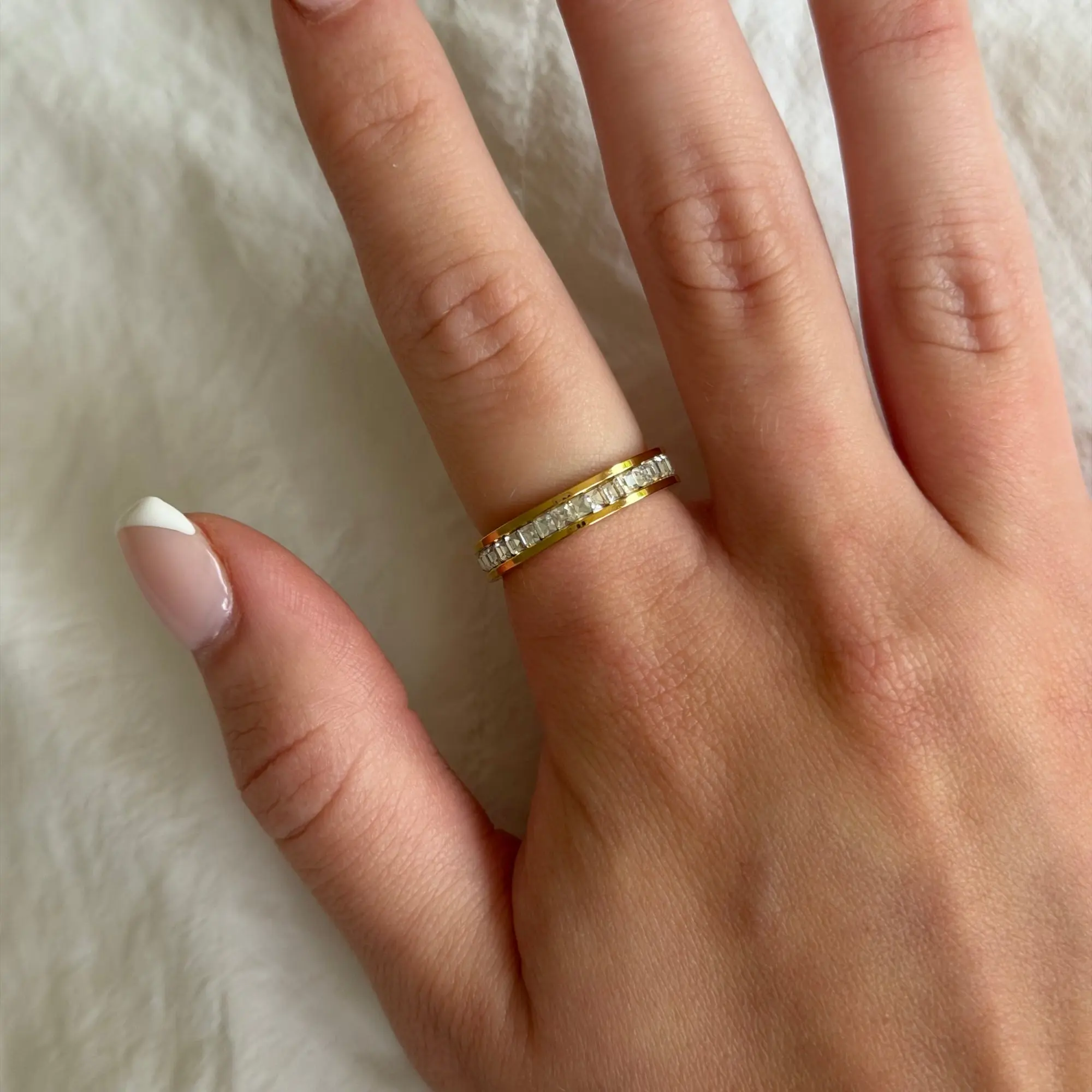 EVRY JEWELS Gold or Silver Plated Women's Hypoallergenic Duchess Ring