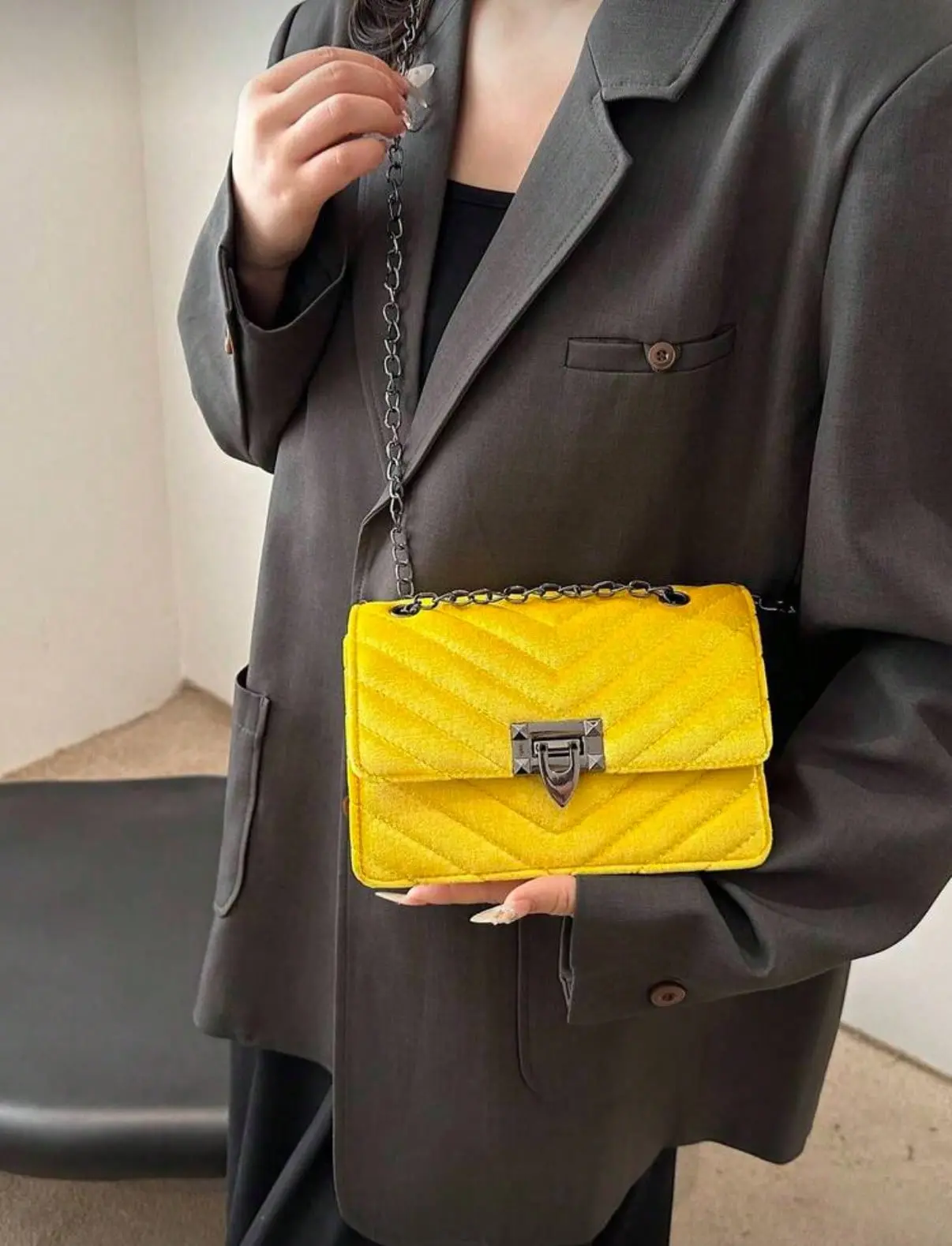 Bright Yellow Chevron Quilted Velvet Flap Shoulder Crossbody Bag, Gunmetal Turn Lock Small Shoulder Purse, Double Metal Chain Strap Trendy Square Handbag for Women, Daily Underarm Bag, Suitable for Dating Party Casual Outfits