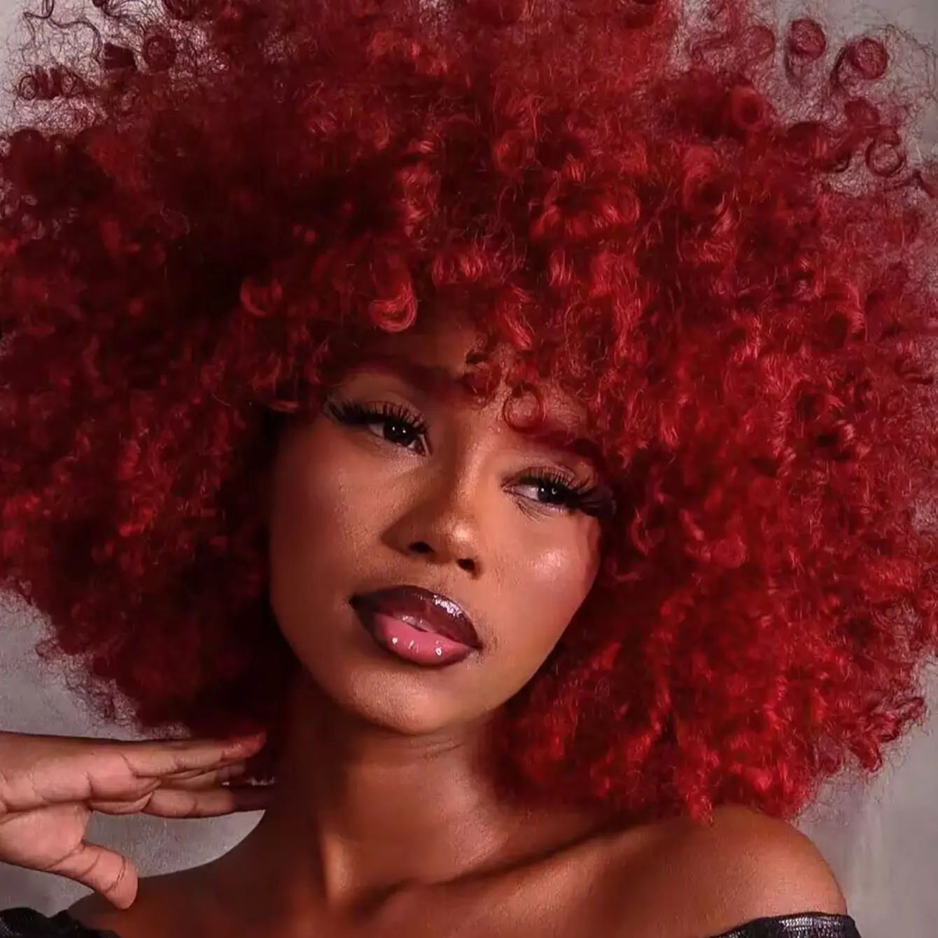 GKtineke Unisex 70s Afro Kinky Glueless Ready to Wear Synthetic Full Machine Wig - Synthetic Curly, Fluffy Top, Huge Volume, Ideal for Daily Use & Cosplay, Synthetic Curly Wigs, Glueless Ready To Wear Wig