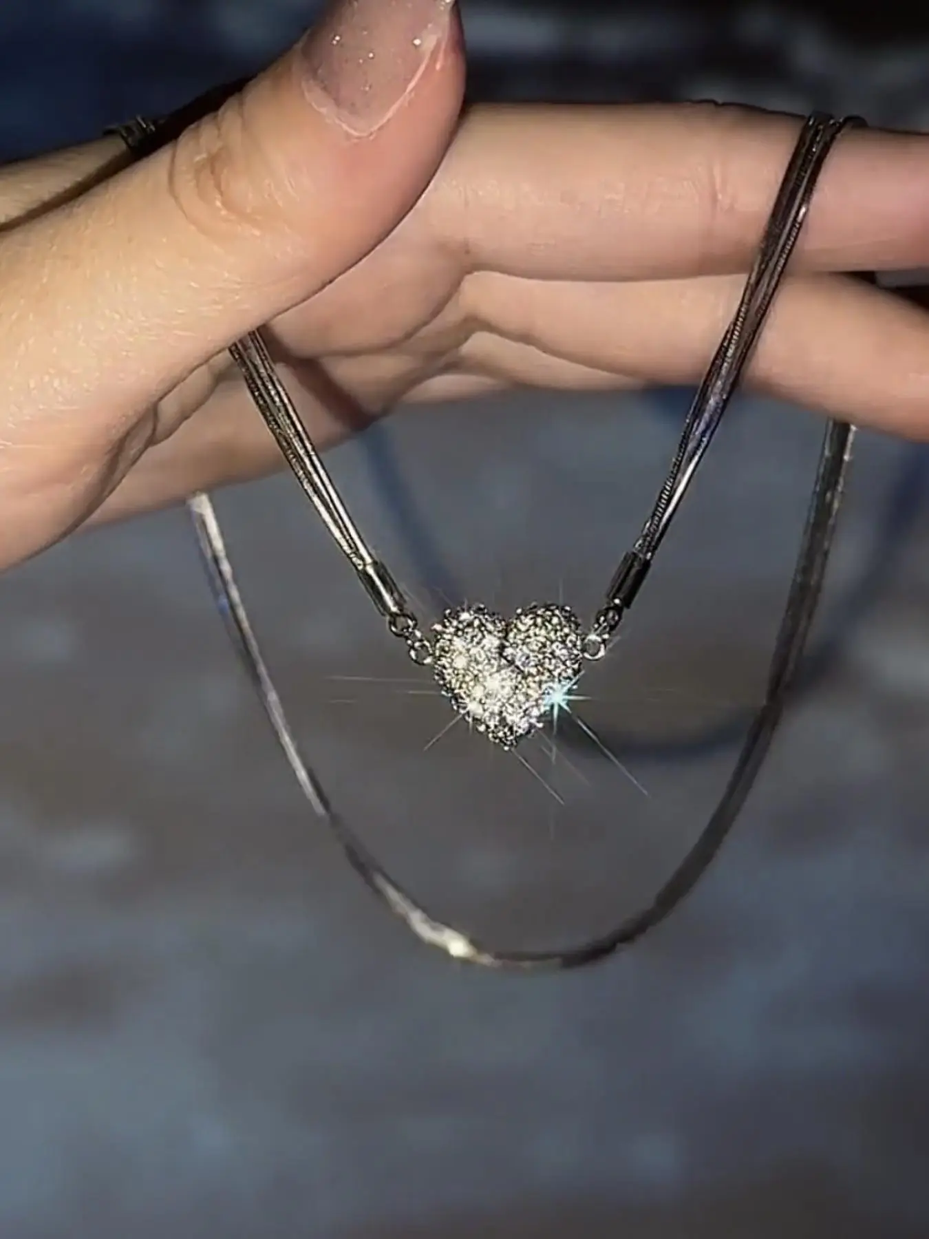 Rhinestone Decor Broken Heart Design Magnetic Pendant Necklace, Fashion Jewelry for Party, Daily Clothing Decor, Trendy All-match & Exquisite Jewelry for Birthday Gift