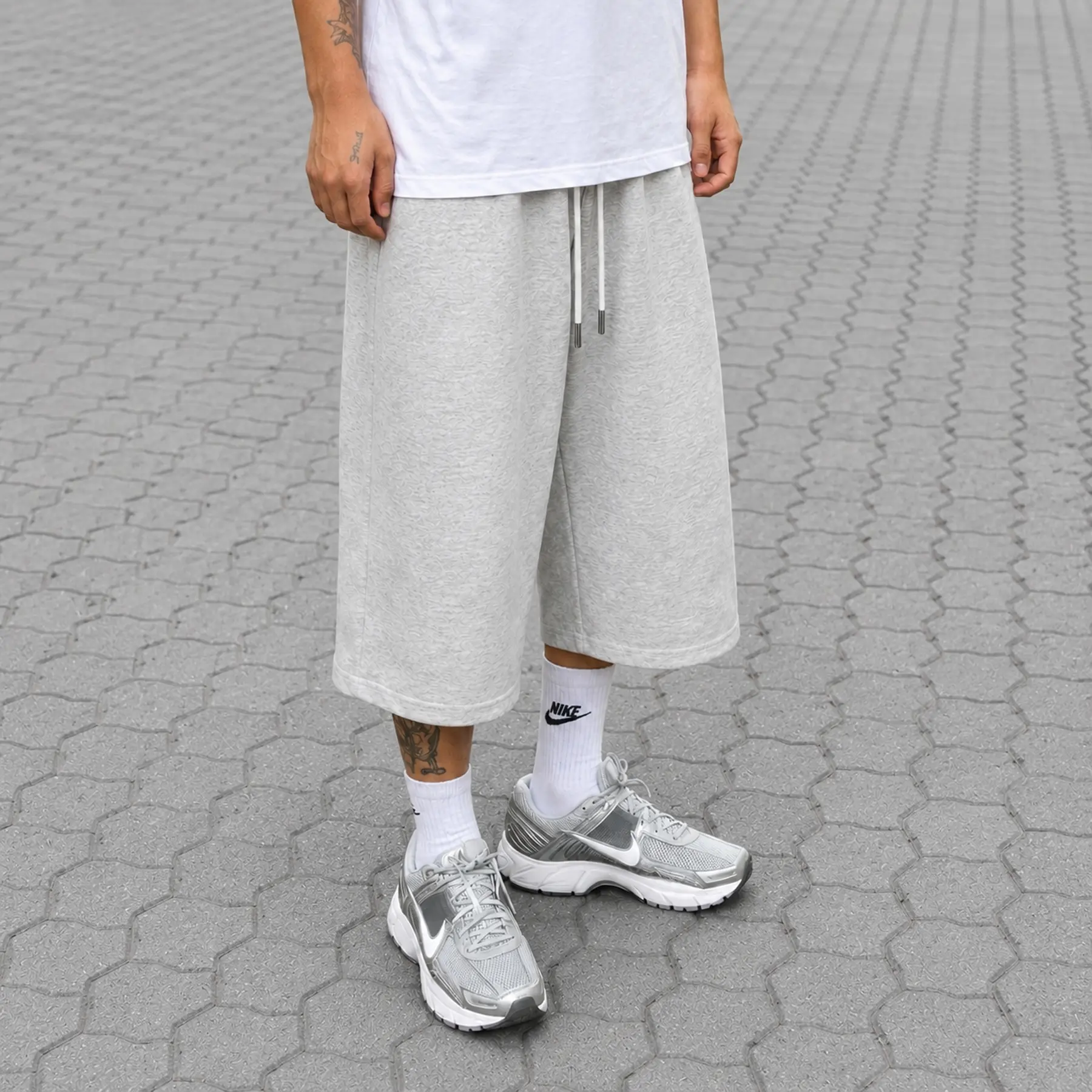 Mens 3 4 Length Wide Leg Sweatpants Capri Joggers Cropped Lounge Pants with Elastic Waist Drawcord Side Pockets Summer Outfit Streetwear Jogger Pants Casual Travel Workout Daily Wear Relaxed Fit Below Knee Pants