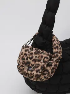 Super Mini Quilted Makeup Bag, Handheld Cosmetic Pouch, Handbag Position Opens as Hanging Piece, Suitable for Students & Adults, Perfect Gift Idea, Cosmetic Bag, Makeup Organizer Pouch