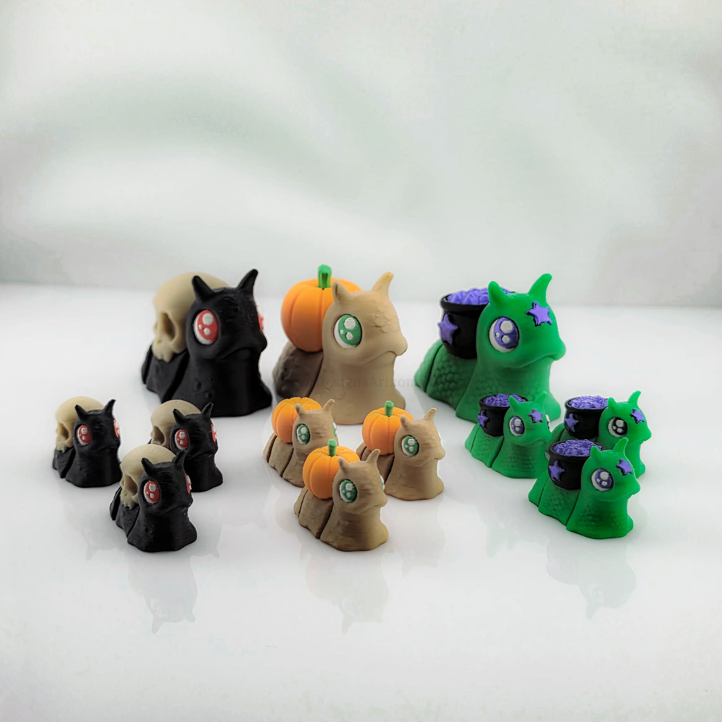 Spooky Flexi Snail Figurines, Articulated 3D Printed Halloween Fidget Toy, Cauldron Skull Pumpkin Mini Snail Set, Goth Desk Decor, Tiered Tray Halloween Decor, Creepy Cute Collectible