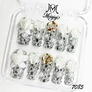 .DP.7085.Rhinestone Rose Wearable Nails