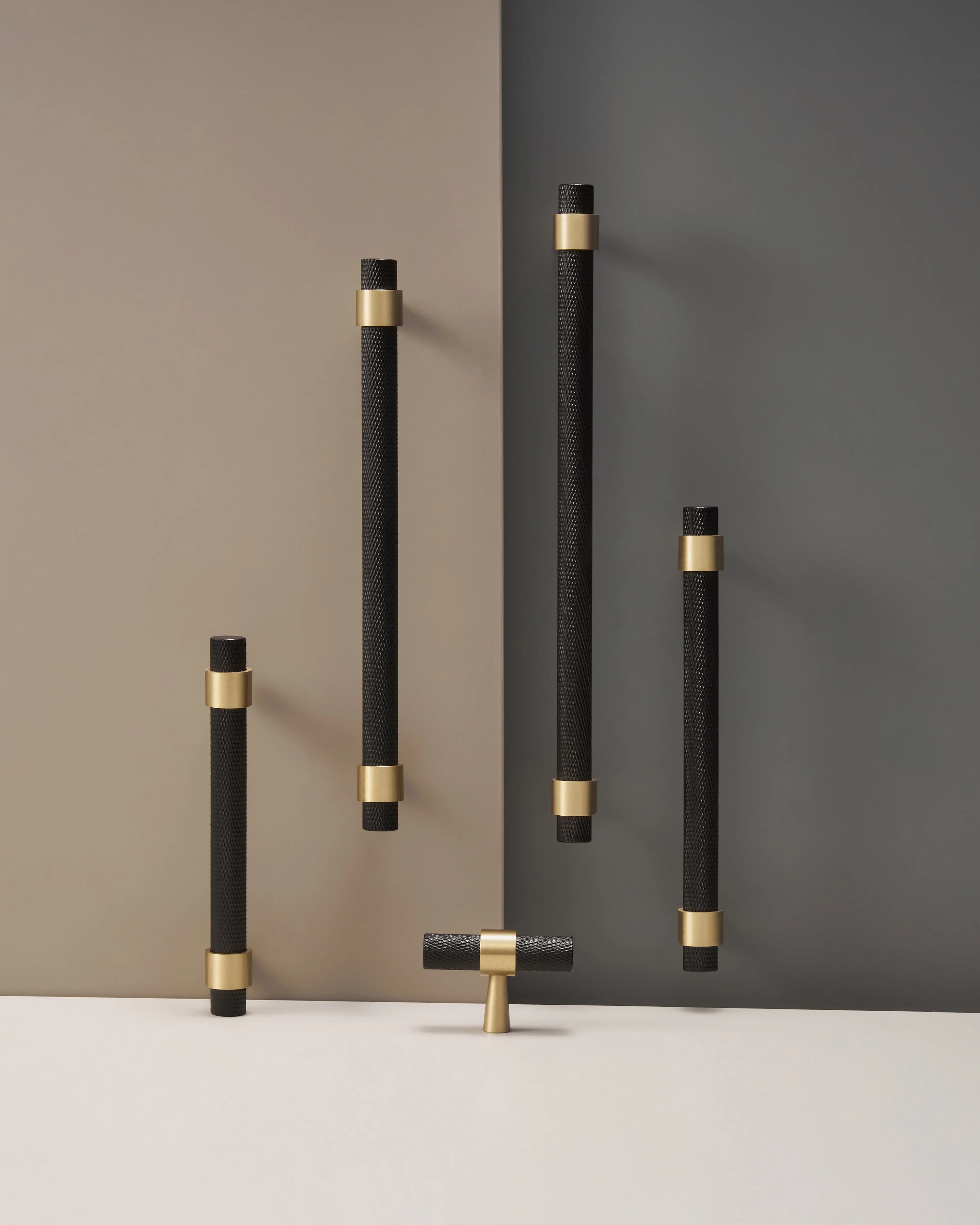 HUDSON KNURLED BLACK BRASS PULL