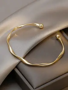 Wavy Pattern Open Cuff Bracelet for Women, Metal Style Spiral Bracelet, Perfect for Daily Wear Jewelry, Elegant Accessory for Everyday Use