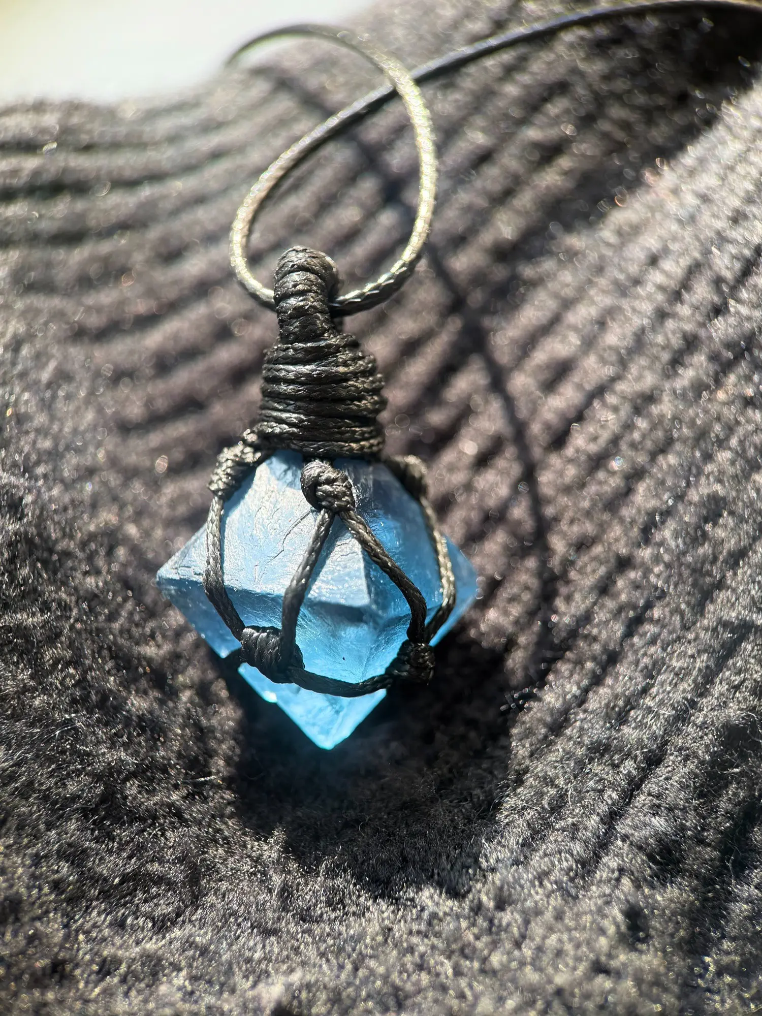 Vintage Natural Blue Fluorite Crystal Pendant, Handwoven Healing Blue Stone Charm, Adjustable Cord, Unisex, Perfect Gift for All Occasions, Crystal Jewelry Gift, Crystal Pendant Necklace
