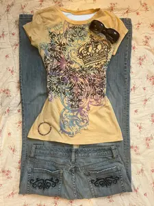 Women's Y2K Crown Print Slim-Fit Short Sleeve T-Shirt, Stylish Streetwear Graphic Tee for Casual Wear, Comfortable and Trendy Fashion Top