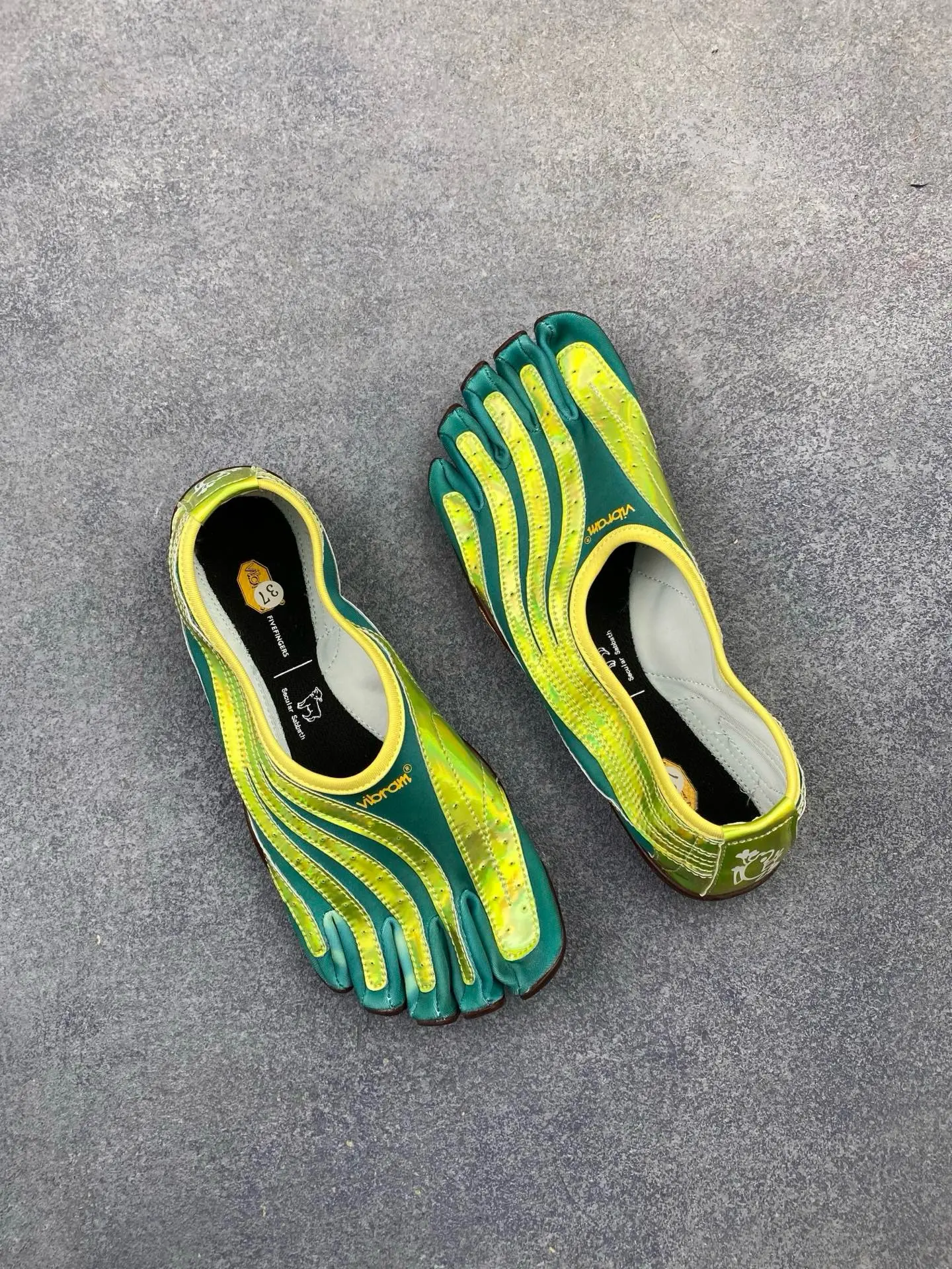 Vibram FiveFingers Outdoor Barefoot Shoes for Men Women, Minimalist Athletic Running Sneakers, Zero Drop Flexible Sole, Lightweight Breathable Performance Footwear for Hiking,Trail Running, Walking, Camping, Gym Exercise, Travel and Natural Foot Movement