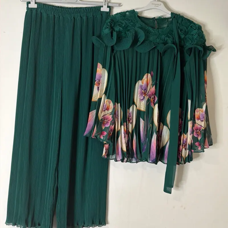 Women's 2-Piece Special Occasion Outfit - Green Pants, Floral Top Womenswear