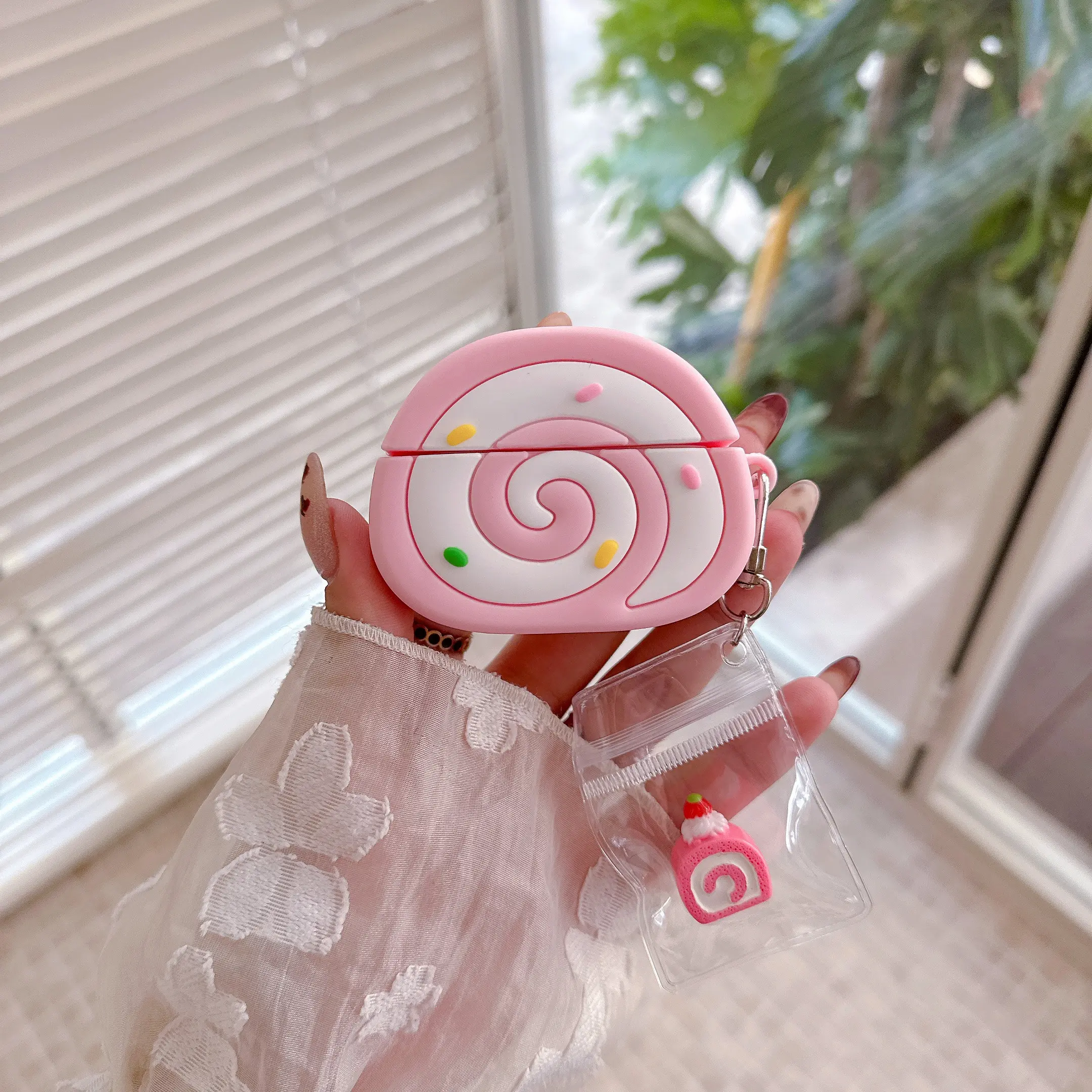1 Swiss roll earphone case,Cute wireless Bluetooth earphone case, drop resistant, Shockproof, Protection, durable and stylish Audio electronic accessory, suitable for AirPods pro3/1/2/3/4/pro/pro2(Different models may have different shapes)