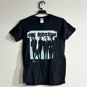 One Direction 2015 Tour T-Shirt Size Small On the Road Again -