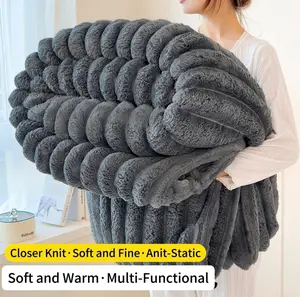 Aesthetic Lightweight Throw Blanket — Soft Breathable Summer Blanket for Couch & Bed, Cozy Flannel Blanket for Nap, Travel & Office, Cute Gift for Women & Girls