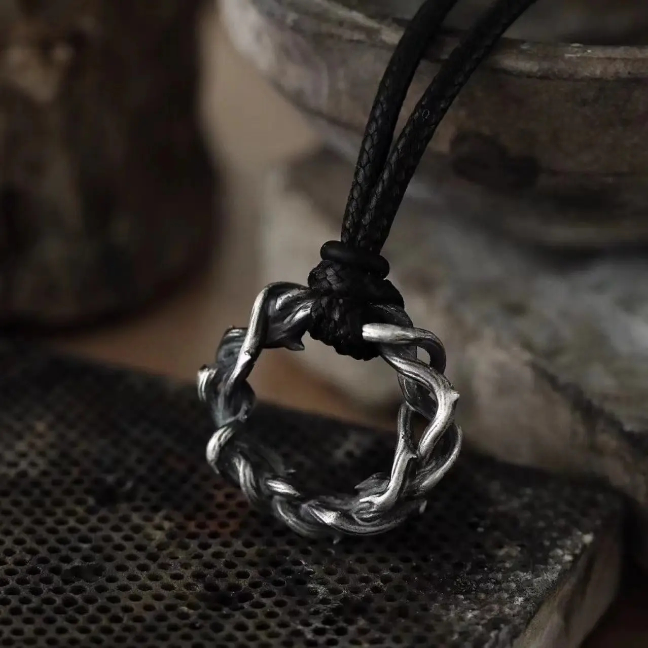 Creative thorn necklace retro niche design pendant personality trend boyfriend versatile clavicle chain