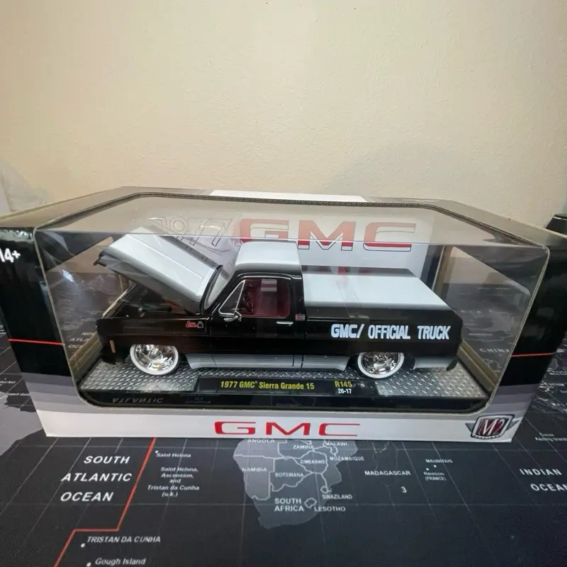 M2 Machines 1977 GMC Sierra Grande 15 GMC Official Truck 2026 1:24 - R145 26-17