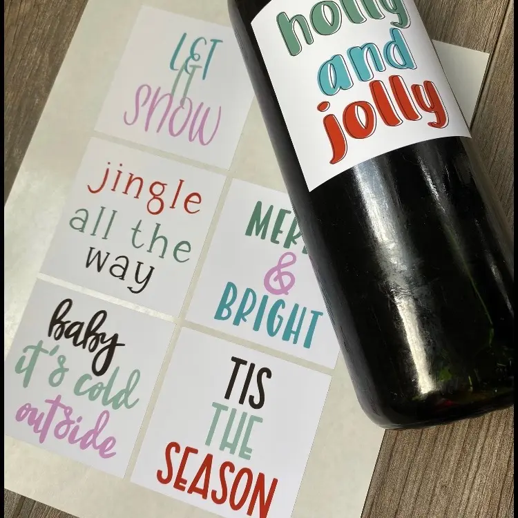 Holiday Christmas wine labels, perfect gifts for the holidays, wine labels diy for gifts for friends, hostess gifts holiday parties Chirstams