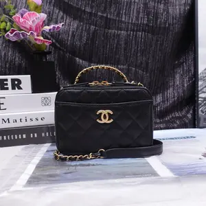 Pre-owned calfskin Shoulder Bags Chanel Shoulder Bag T10325259