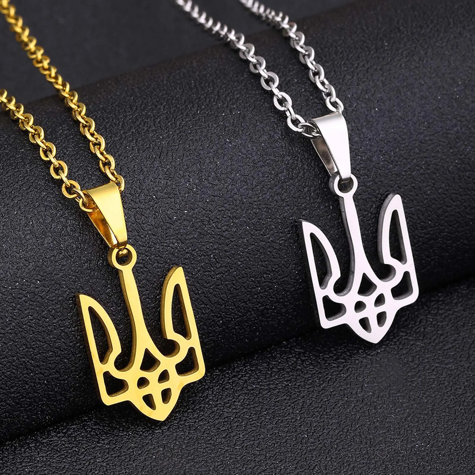 Geometric stainless steel necklace with a geometric titanium steel clavicle chain, suitable for both men and women, makes a great everyday gift