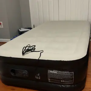 Quick-Inflate Portable Inflatable Mattress with Built-in High-Capacity Pump, Double Height, Non-Slip Bottom, 660 lbs Weight Capacity, for Home & Camping (Sports & Outdoor Camping Sleeping Gear)