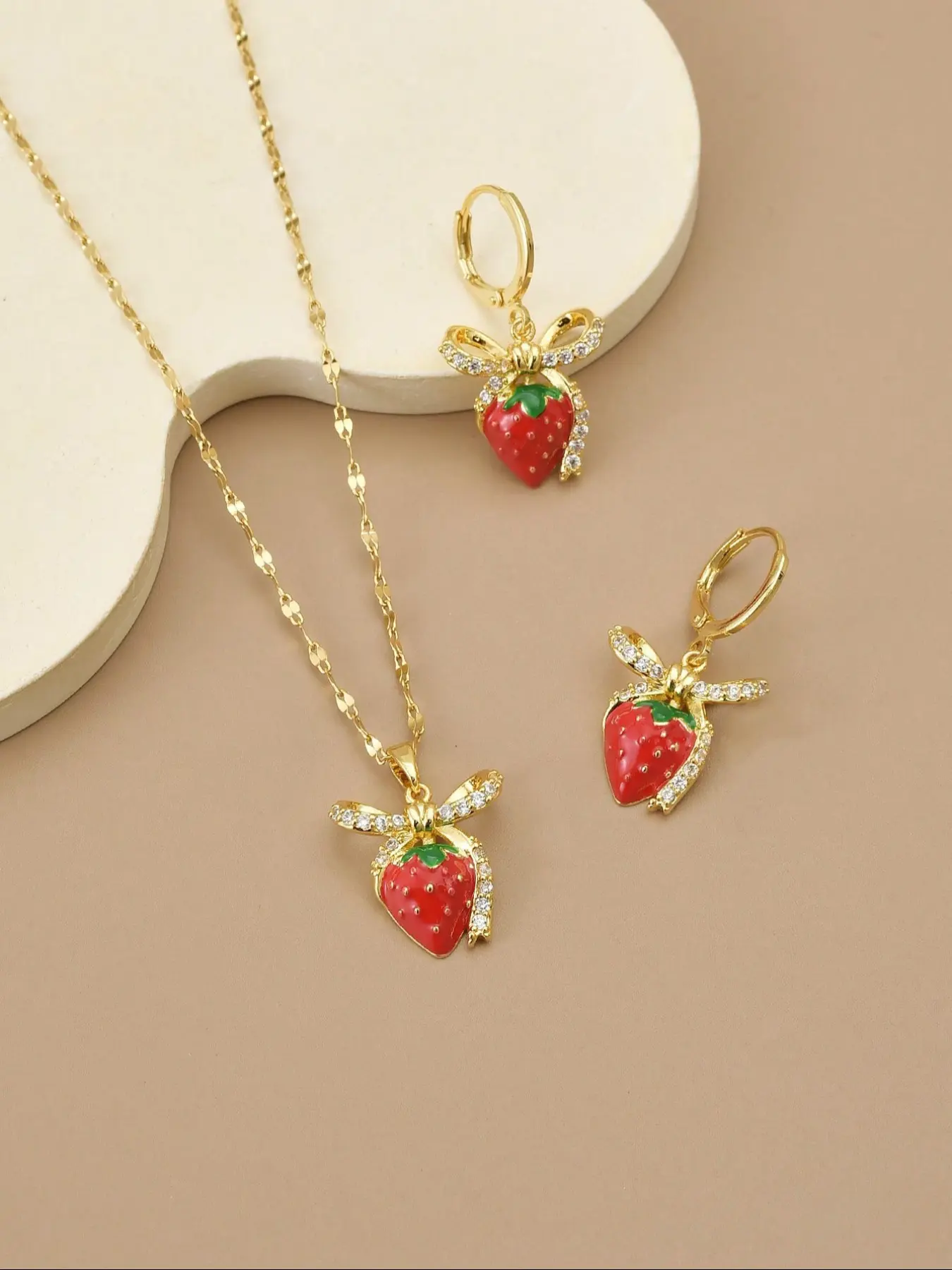 Elegant Strawberry Matching Jewelry Set for Women, Cute Jewelry, Includes Stainless Steel Necklace & Earrings, Perfect Gift for Her, Fashionable Accessories